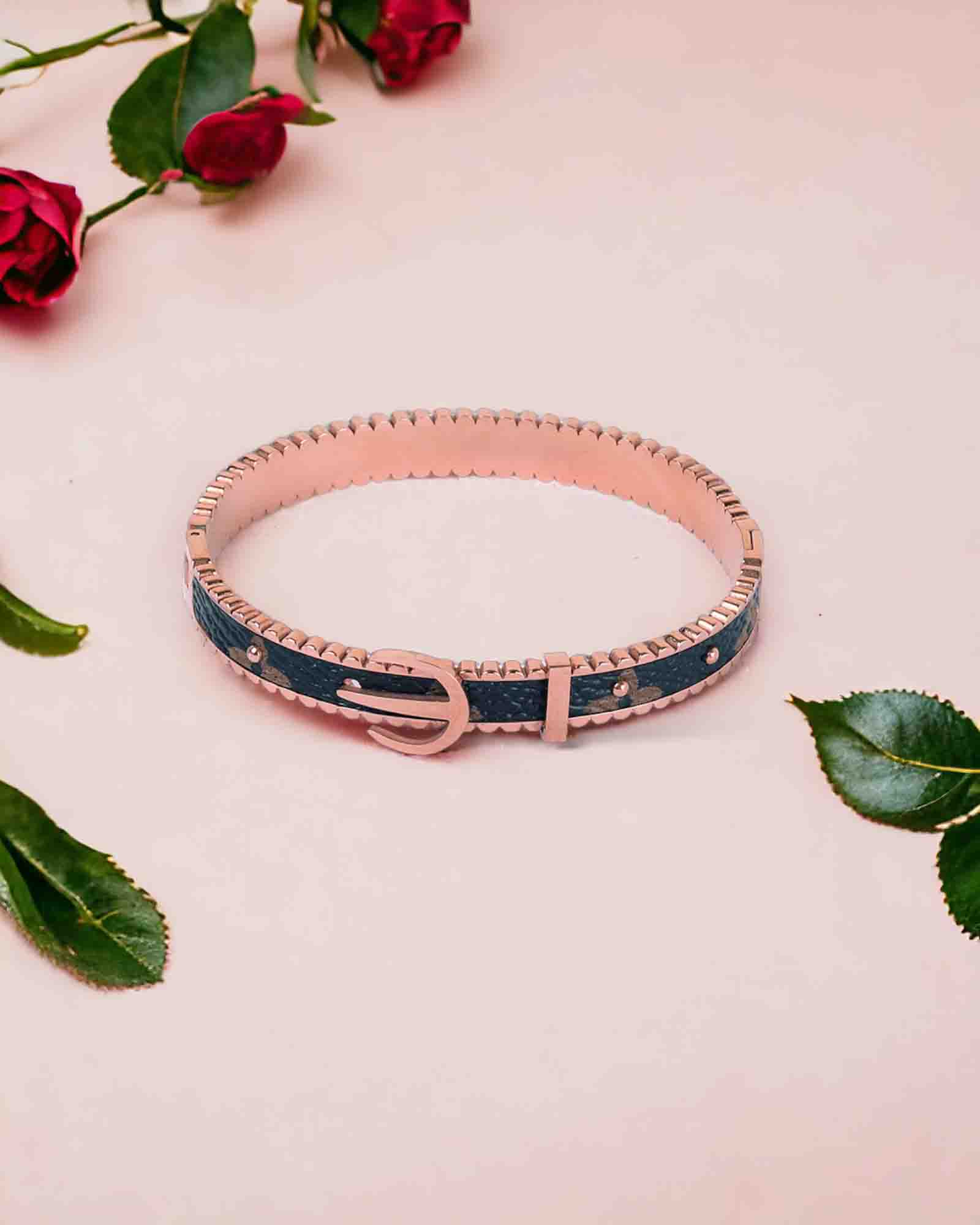 Belted rose gold plated bangle bracelet