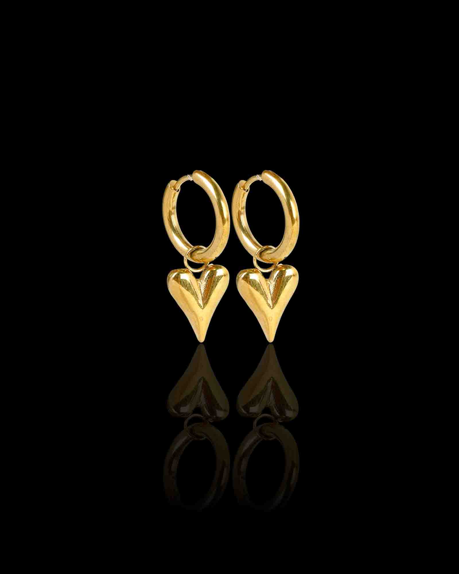 Cuties with heart charm & 20 mm hoops in gold, made with waterproof stainless steel